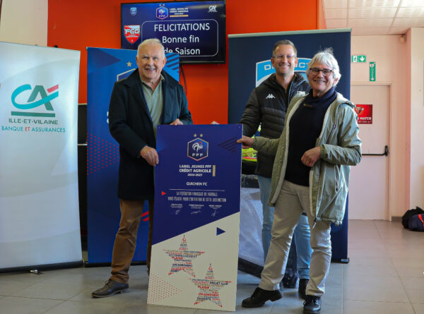 🏆 Le Club obtient le Label Élite Jeunes ! ⚽
Nous sommes fiers d’annoncer que notre club a reçu le Label Élite Jeunes, une distinction qui récompense la qualité de notre formation et de notre encadrement ! Seuls 6 clubs sur 248 en Ille-et-Vilaine ont obtenu cette reconnaissance, preuve du travail exceptionnel accompli.
La remise officielle a eu lieu samedi dernier en présence de Philippe Le Yondre, président du District, que nous remercions chaleureusement. Un immense bravo à nos éducateurs, bénévoles et dirigeants qui œuvrent chaque jour pour faire progresser nos jeunes et transmettre les valeurs du football.
#LabelEliteJeunes #Formation #FiertéClub